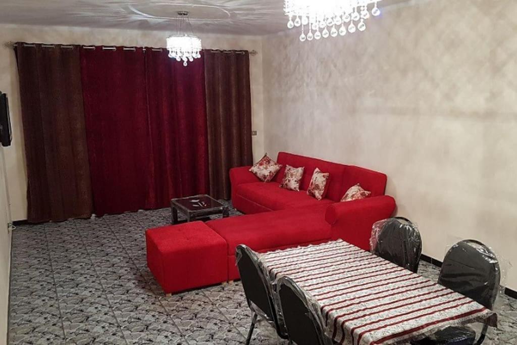 Fantastic Near Airport Apartmán